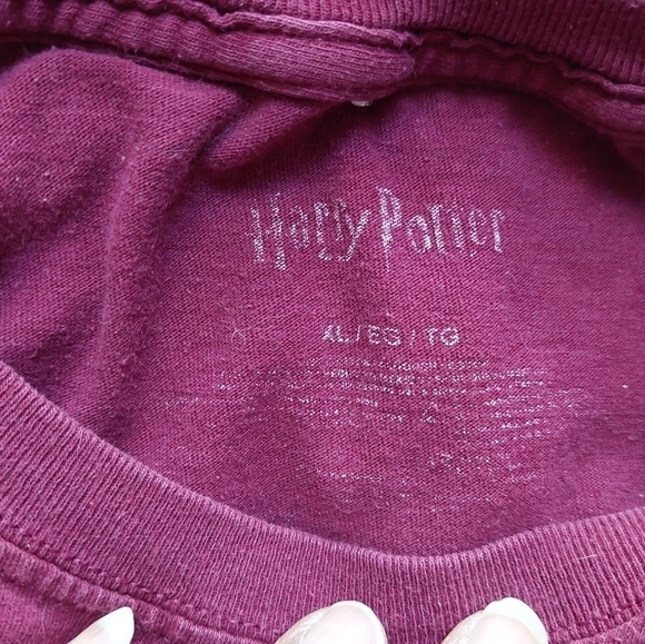 Vintage Harry Potter "Hogwarths" Burgandy T-shirt (Men's XL) - Picture 4 of 4